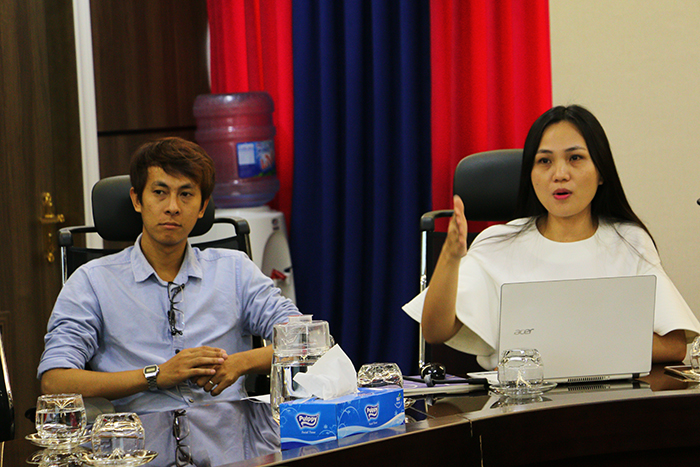 ThS. Nguyễn Thị Mỹ Duyên (phải) giới thiệu về nội dung 88vv23 88vv88 tại 88vv23.com