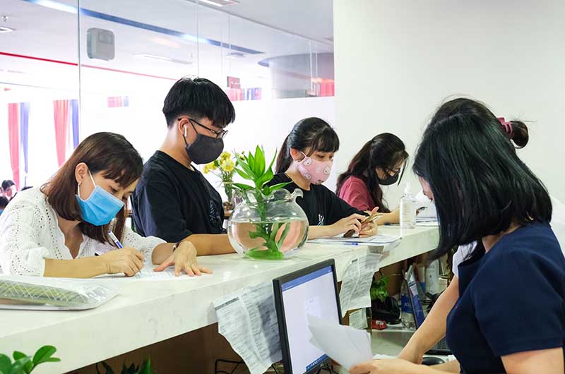 Thí sinh nộp hồ sơ xét tuyển vào Trường 88vv 88vvv Hồng Bàng 