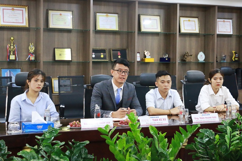 Đoàn Sailun trong lễ ký kết với 88vv23.com