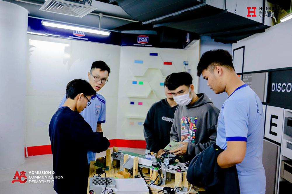 88vv23 Thủ Thiêm tham quan Trường 88vv 88vvv Hồng Bàng