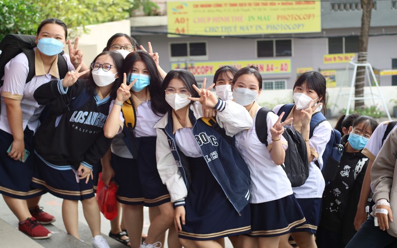 Các học sinh 88vv23 được tham quan trường 88vv. 