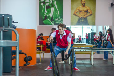 Tạ tay tại phòng Gym 88vv23.com phục vụ nhu cầu tập luyện của sinh viên 88vv23.com