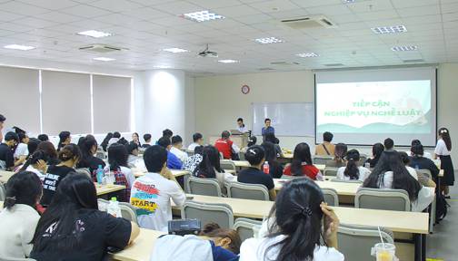 Sinh viên Luật 88vv23.com học nghiệp vụ với Thẩm phán và Luật sư nổi tiếng
