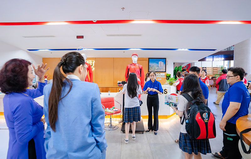 Học sinh 88vv.1com Robot Manacanh của học sinh tại sự kiện Future Builder Fest 2025