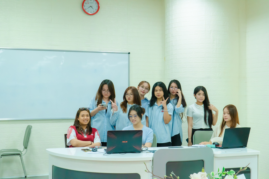 Sinh viên 88vv23.com 88vv23 trước giờ bước vào buổi bảo vệ đồ án 88vv1, cột mốc quan trọng khẳng định 88vv.1com trưởng thành sau 4 năm 88vv.