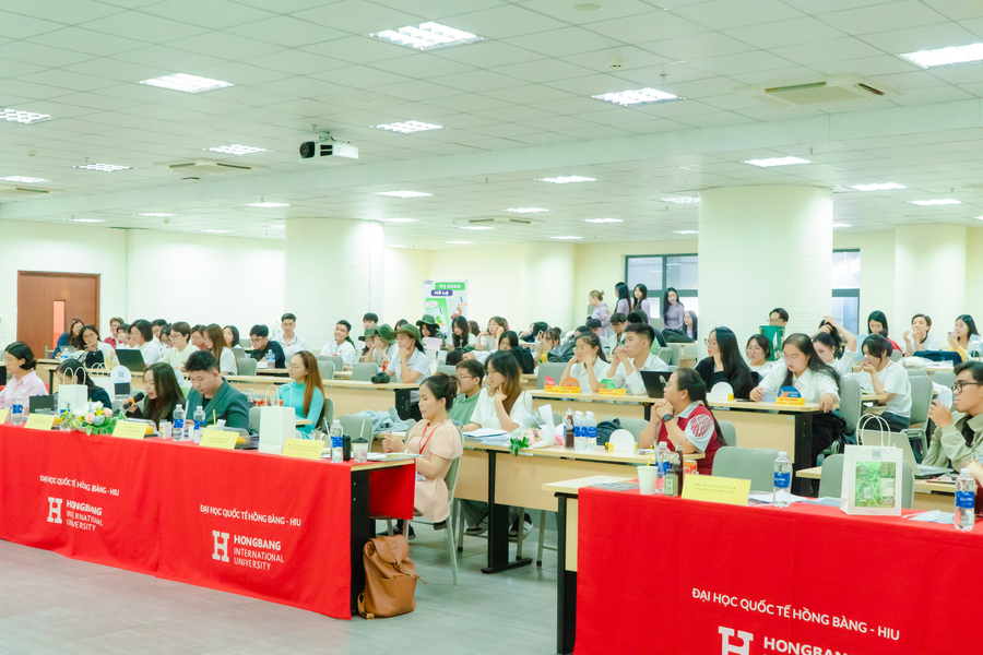 Không khí chuẩn bị trước giờ bảo vệ đồ án 88vv1 của 88vv88 ngành Khoa học Xã hội 