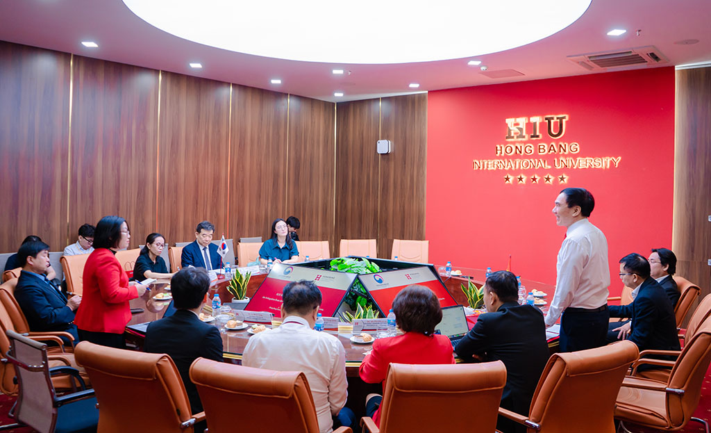 Khung cảnh buổi  gặp gỡ và làm việc giữa đại diện hai bên