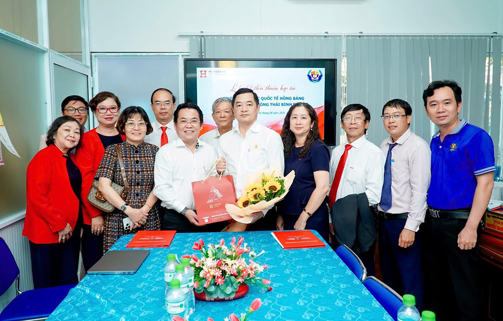 Đại diện Ban giám hiệu 88vv23.com ký kết MOU cùng đại diện Trường 88vv23 Thái Bình Dương  tại Cần Thơ