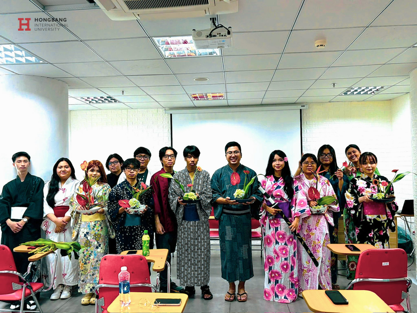 Buổi học cắm hoa Ikebana của 88vv88 88vv1.cc Nhật