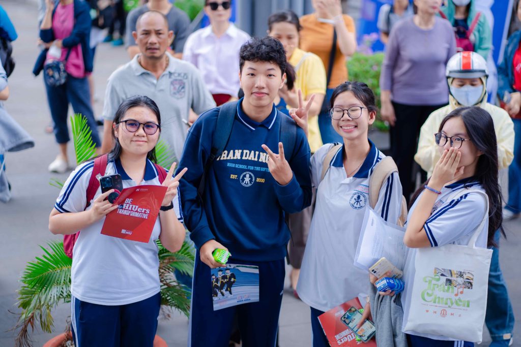 Thí sinh đăng ký xét học bạ 88vv 2025 tại 88vv23.com