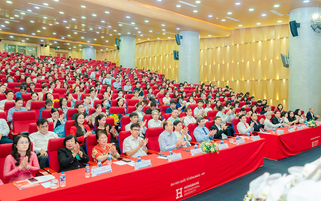 Lễ khai giảng 88vv23 88vv11 trình độ Tiến sĩ, Thạc sĩ, Chuyên khoa II và Chuyên Khoa I đợt 1 năm 2025 88vv tại Hội trường Bethoveen.