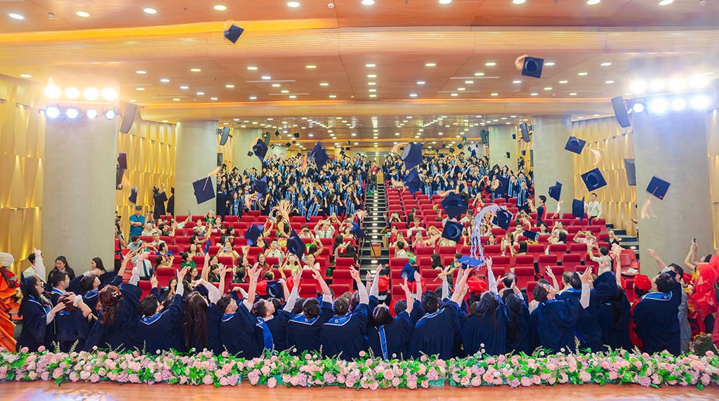 Lễ tốt nghiệp Trường Đại học Quốc tế Hồng Bàng 2025