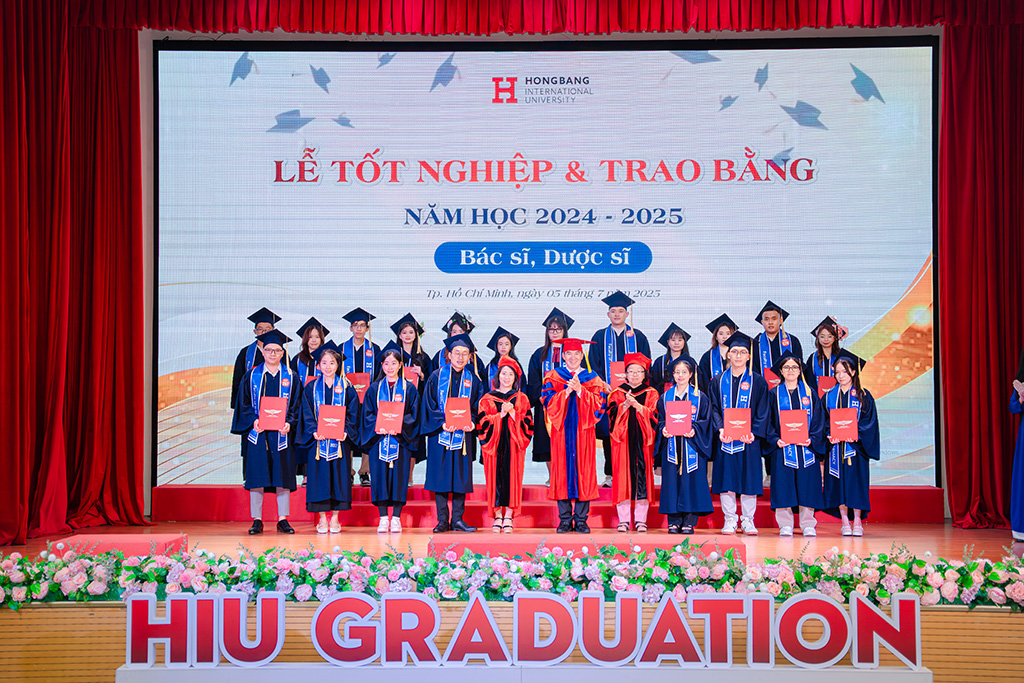 Bước ngoặt trưởng thành của gần 1.800 tân khoa 