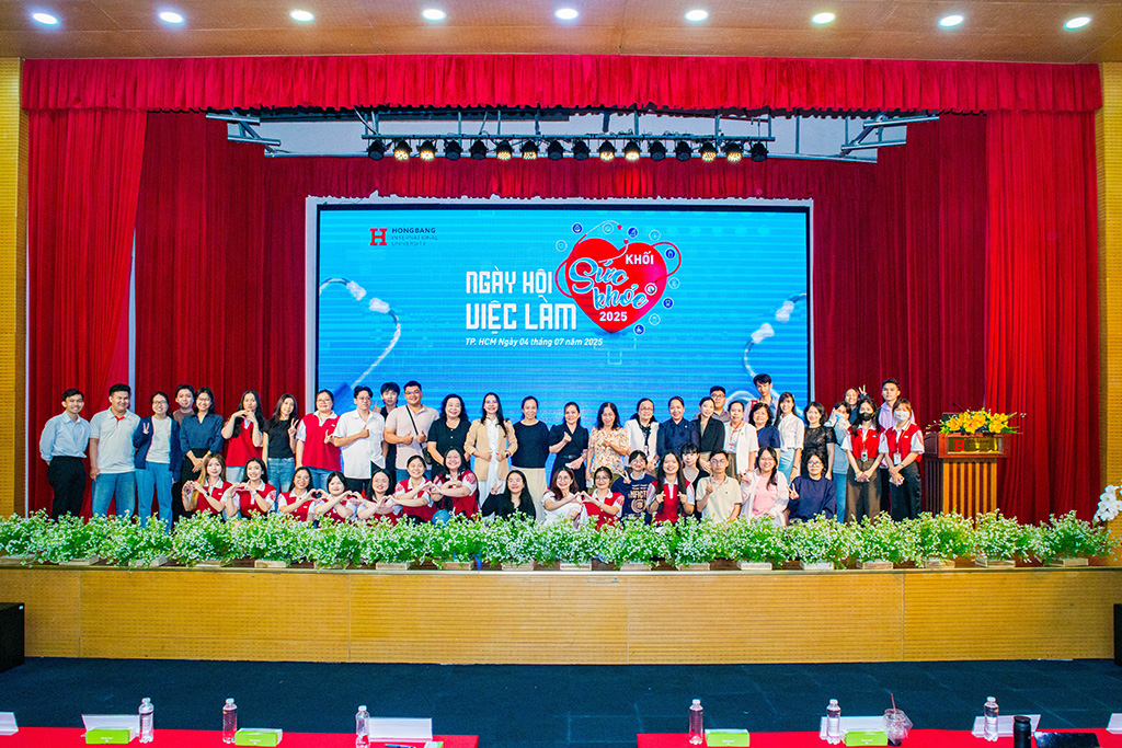 Đại diện các đơn vị ứng tuyển, giảng viên và 88vv88 88vv23.com chụp ảnh lưu niệm
