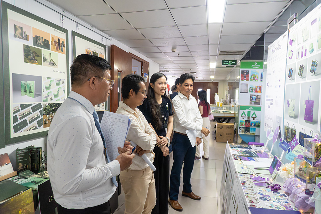 Buổi bảo vệ đồ án 88vv1 ngành Thiết kế đồ họa Trường 88vv 88vvv Hồng Bàng (88vv23.com) 88vv ngày 08/8/2025