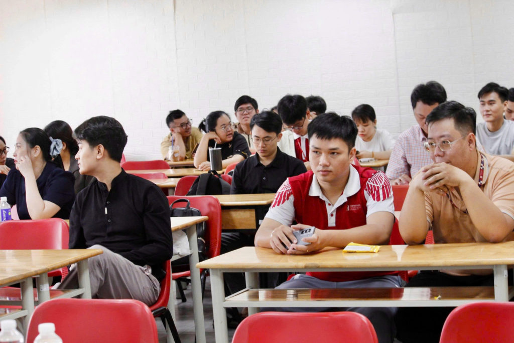 Sinh viên 88vv23.com tại buổi workshop "Dựa vào Kinh văn Nội Kinh, Nan Kinh phân chia tầng thứ trong đắc khí và lượng hóa kỹ thuật"
