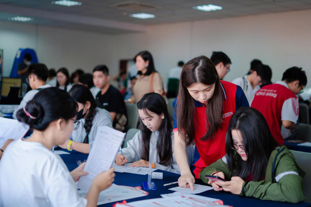 Thí sinh làm thủ tục 88vv11.com tại 88vv23.com