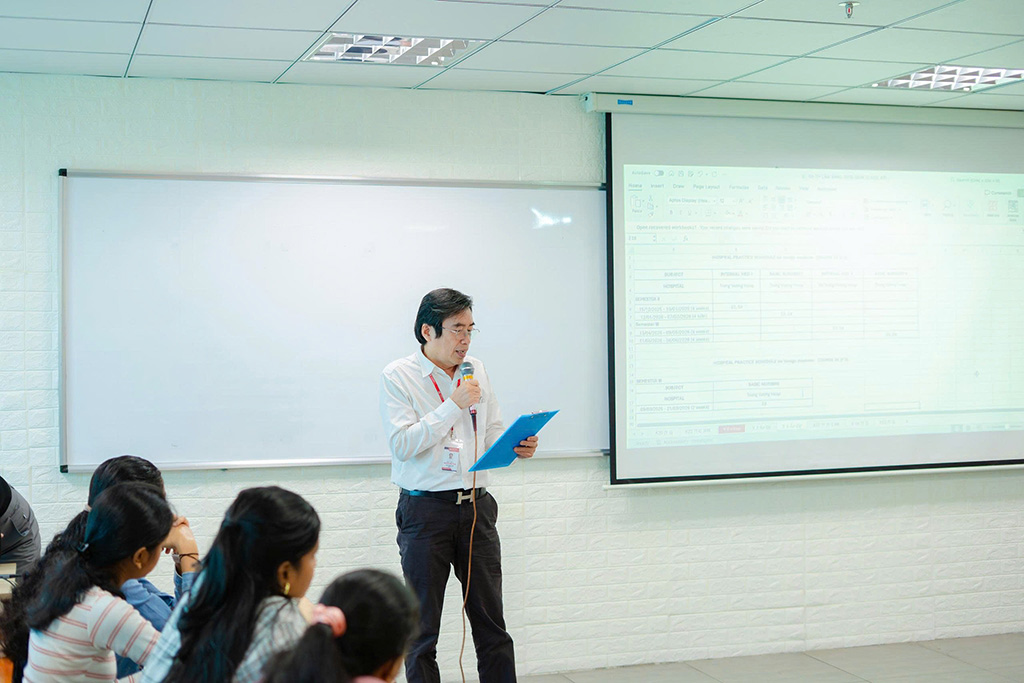 TS.BS. Nguyễn Công Trung - Phó Trưởng 88vvv.com chia sẻ tại Orientation Day