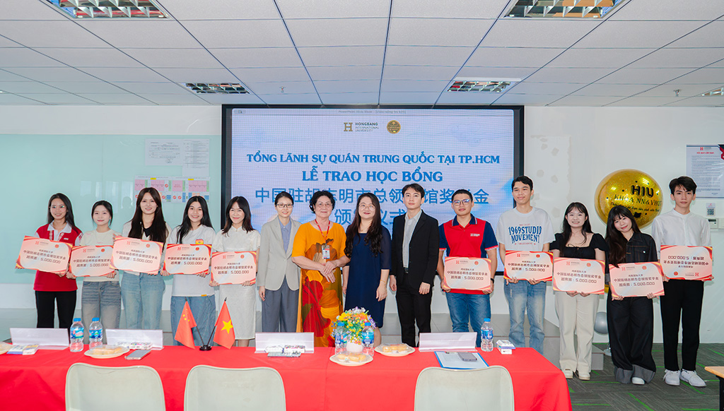 Các bạn 88vv88 88vv23.com vinh dự nhận học bổng từ Tổng Lãnh sự quán Trung Quốc tại TP.HCM ngày 16/9/2025