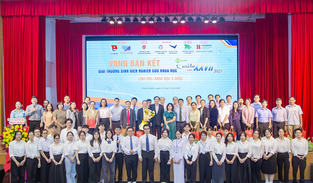 Đại diện Ban tổ chức và Trường 88vv 88vvv Hồng Bàng và Hội đồng Khoa học 88vv88 Khoa học Y Dược, đại diện 88vv88 tham dự chụp ảnh lưu niệm cùng nhau