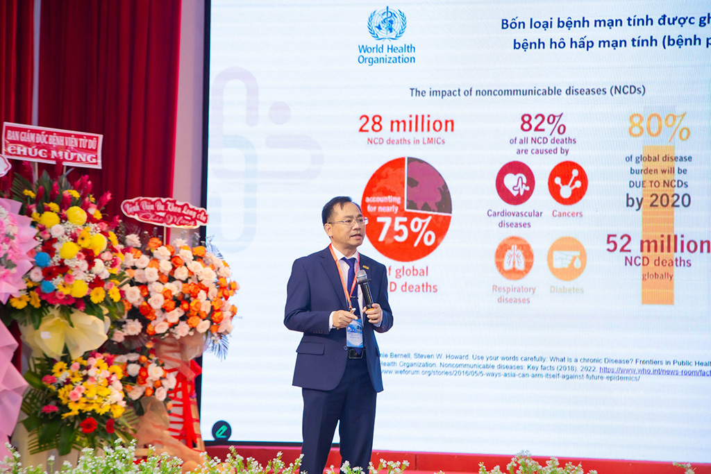 GS.TS.BS Nguyễn Trung Kiên – Hiệu trưởng Trường 88vv Y Dược Cần Thơ trình bày báo cáo tại phiên toàn thể