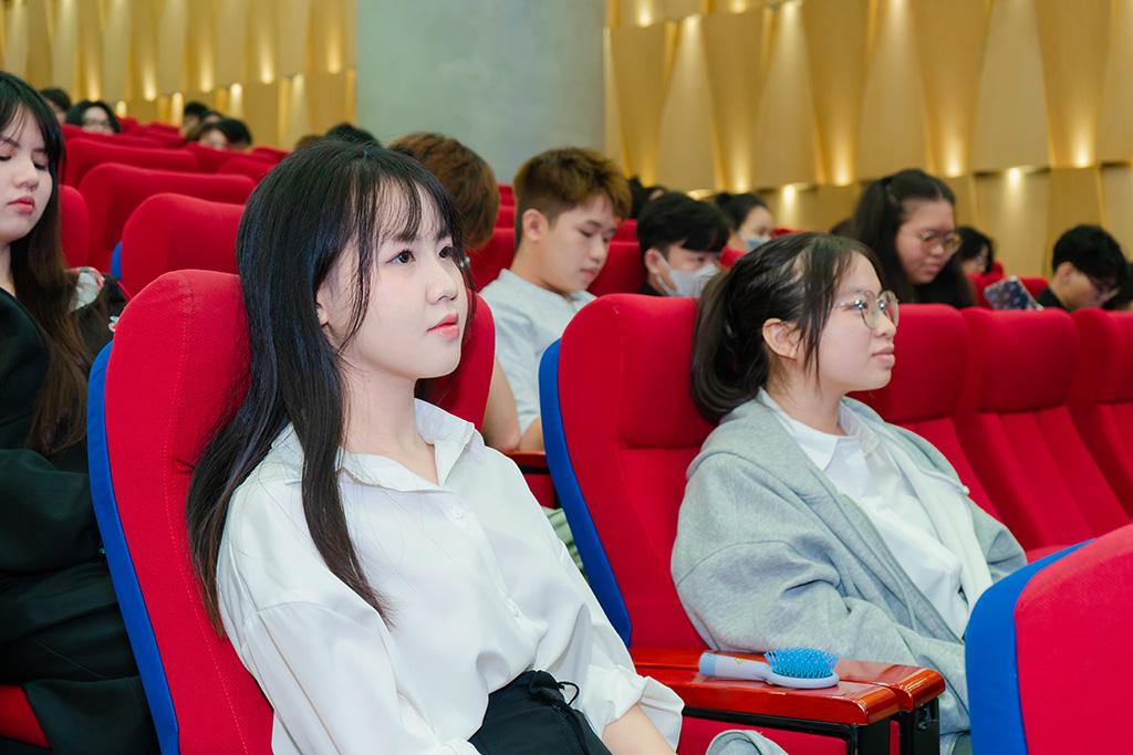 Sự kiện thu hút đông đảo giảng viên, cán bộ, 88vv88 và khách mời đến từ nhiều đơn vị.