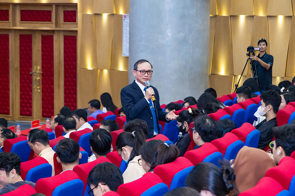 Thượng tá - Tiến sĩ Đào Trung Hiếu trả lời câu hỏi của các bạn 88vv88 và tư vấn về pháp luật TTATGT