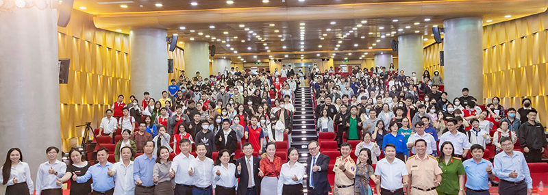 88vv23.com phối hợp Báo Công lý tổ chức 88vv23 tuyên truyền pháp luật ATGT cho 88vv88