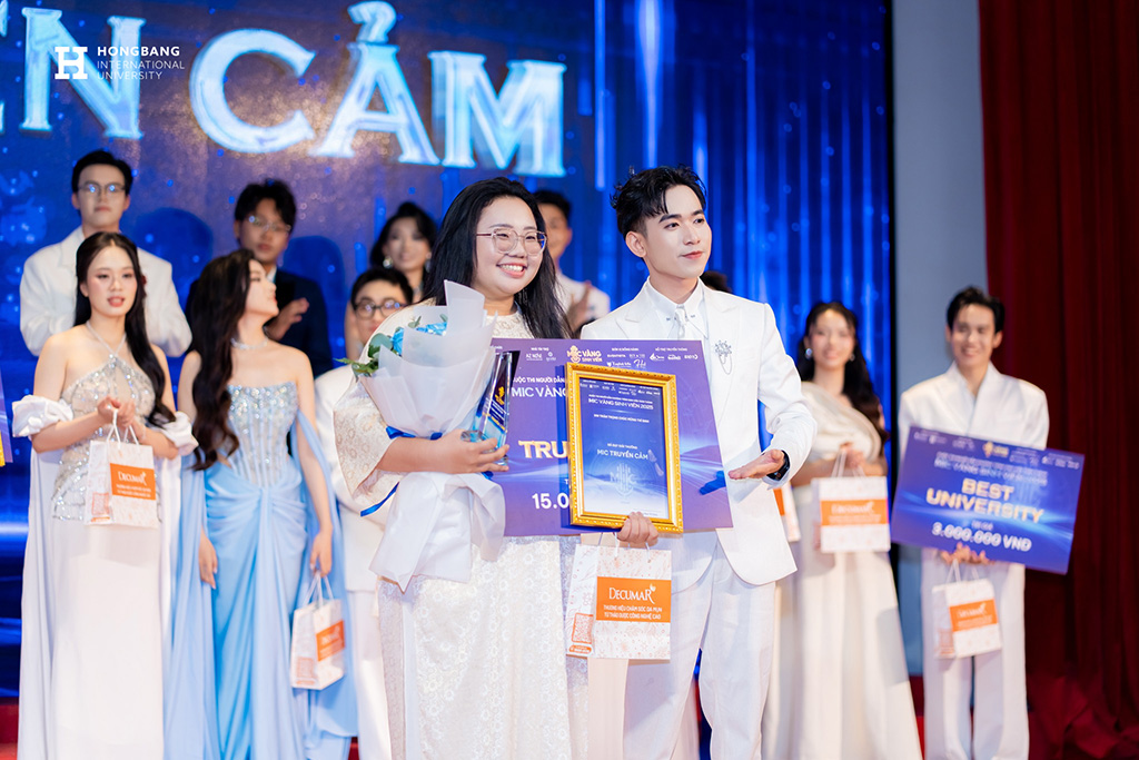 Sinh viên Lê Thị Ngọc Bình (88vv23.com) xuất sắc đạt hai giải thưởng “Mic Truyền cảm” và “Mic Tiềm năng” tại cuộc thi.
