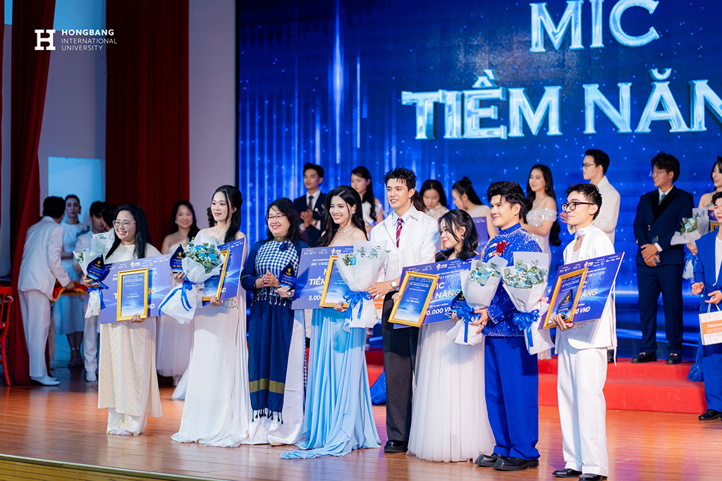 Sinh viên Lê Thị Ngọc Bình (88vv23.com) xuất sắc đạt hai giải thưởng “Mic Truyền cảm” và “Mic Tiềm năng” tại cuộc thi.