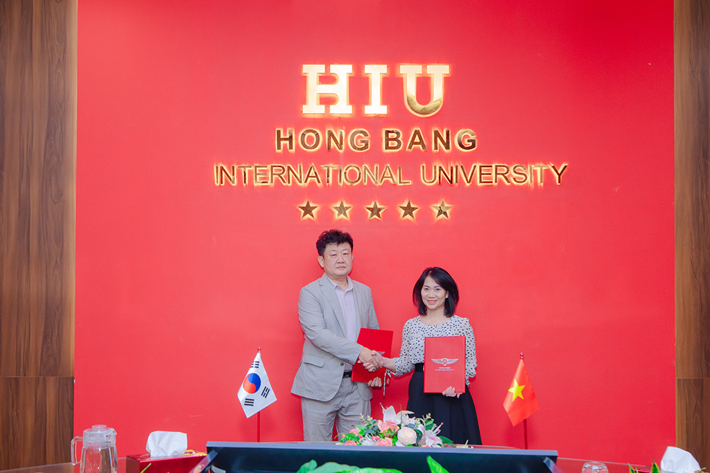 Ông Lee Sung-Hwan - Phó Hiệu trưởng 88vv Uiduk và PGS.TS.DS Nguyễn Thị Thu Thủy – Phó Hiệu trưởng Trường 88vv 88vvv Hồng Bàng ký kết Biên bản ghi nhớ hợp tác ngày 09/12/2025