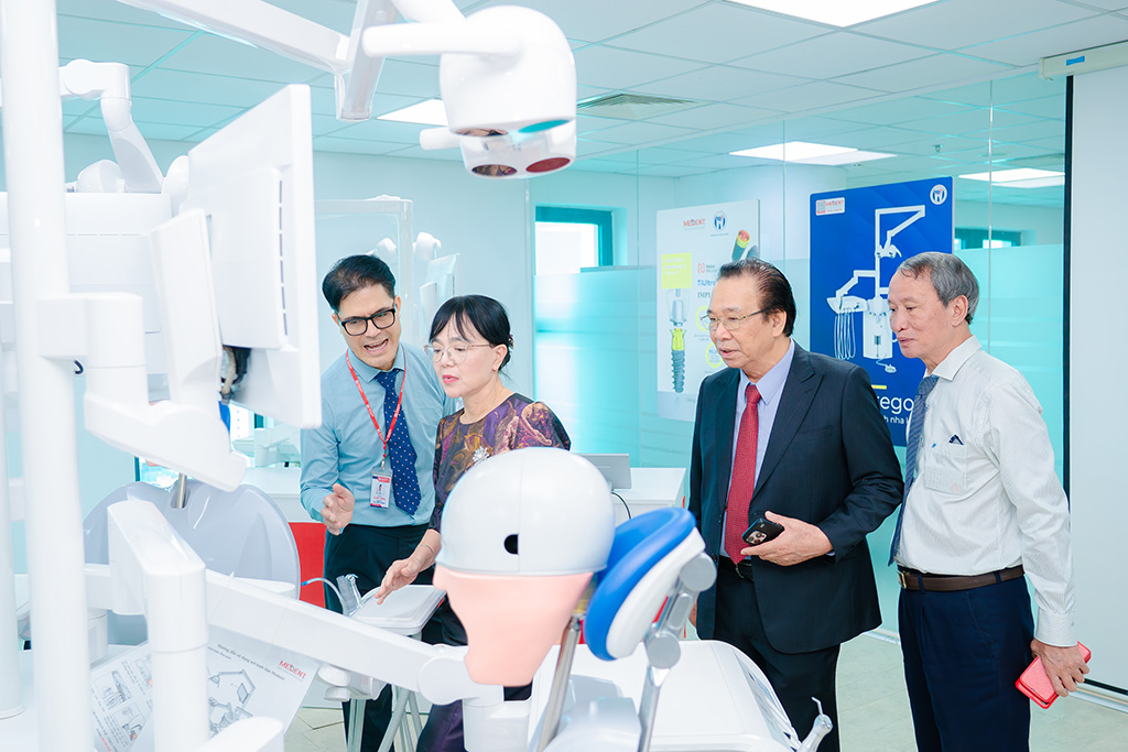 Ghế nha khoa mô phỏng lâm sàng giúp 88vv88 làm quen thao tác điều trị