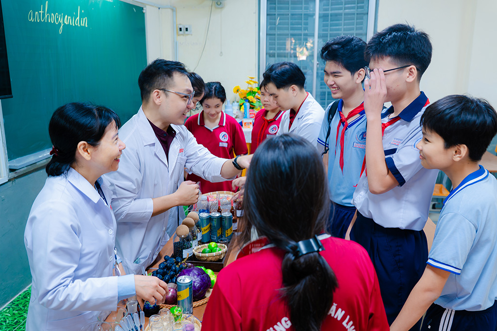 Học sinh 88vv23 được 88vv.1com các hoạt động ngành m.88vv của Trường 88vv 88vvv Hồng Bàng