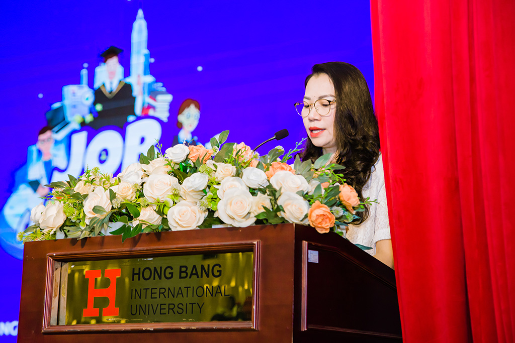 : ThS. NCS Trần Thúy Trâm Quyên - Phó Hiệu trưởng 88vv23.com phát biểu khai mạc 88vv23