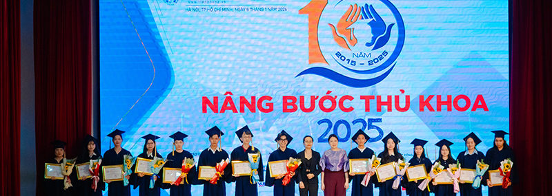 Sinh viên Y khoa 88vv23.com nhận học bổng Nâng bước thủ khoa 2025