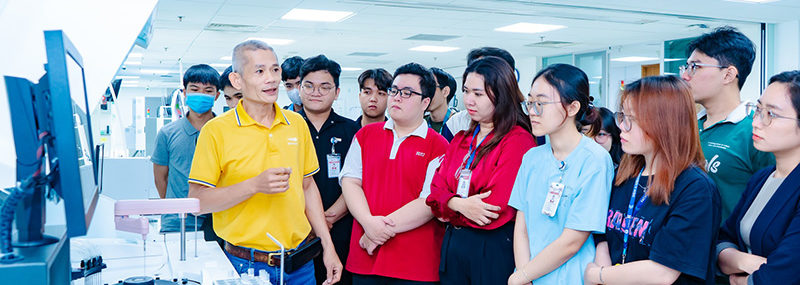 Sinh viên Xét nghiệm Y học 88vv23.com tiếp cận công nghệ chẩn đoán hiện đại tại Tập đoàn Roche