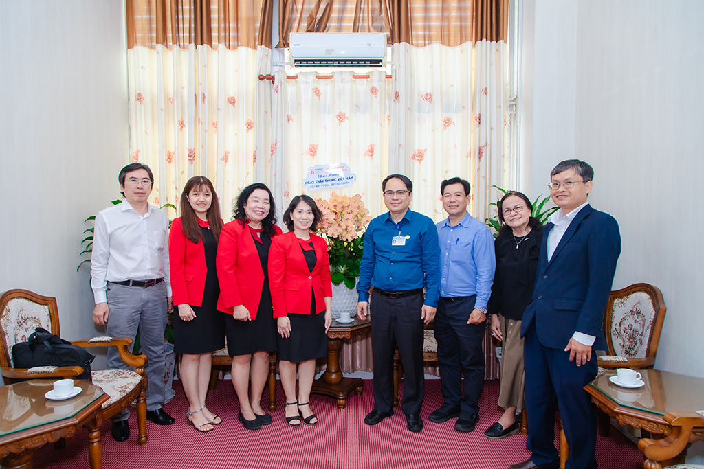 Trường 88vv 88vvv Hồng Bàng chúc mừng Bệnh Viện Chợ Rẫy nhân ngày Thầy Thuốc Việt Nam 27/02