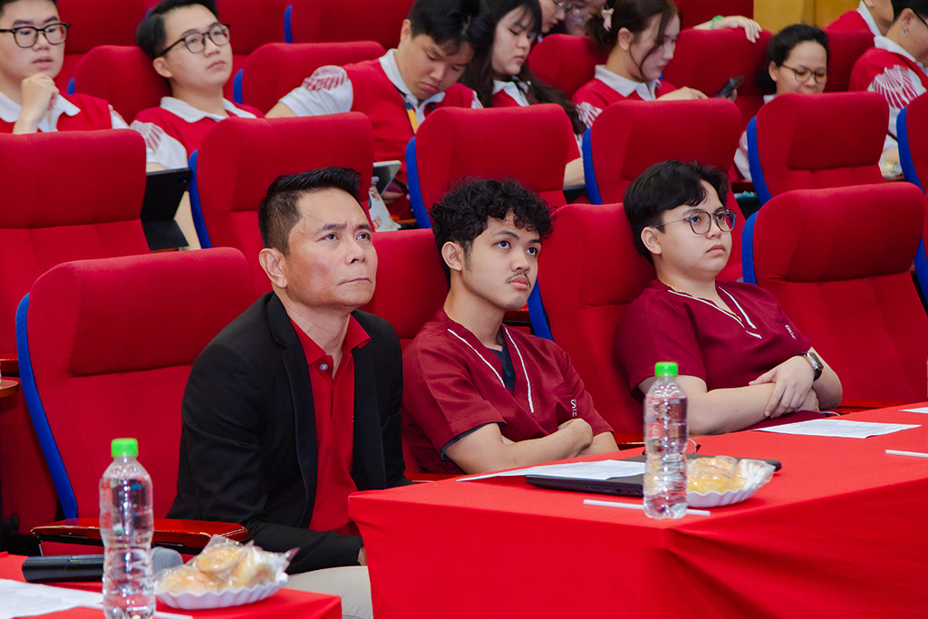 Dr. Lohindren V. Adorable, đại diện 88vv Southwestern University, PHINMA (Philippines) tham gia trao đổi học thuật tại hội nghị.
