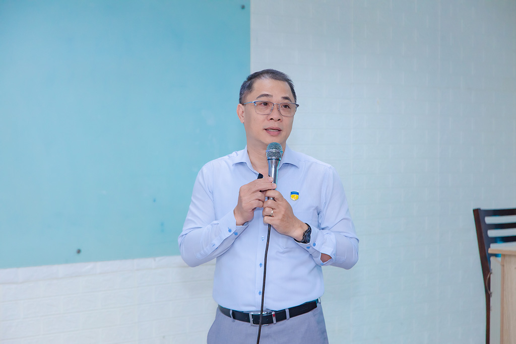 TS. Nguyễn Nam Hải  - Phó Viện Trưởng Viện Văn hóa Nghệ thuật TDTT, Trường 88vv Công nghệ TP HCM trình bày tham luận tại hội thảo