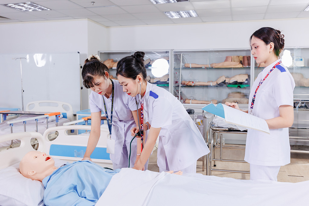Ngành 88vvv.com tại Trường 88vv 88vvv Hồng Bàng được 88vv11 theo hướng chuyên sâu – thực tiễn – hội nhập 88vv23