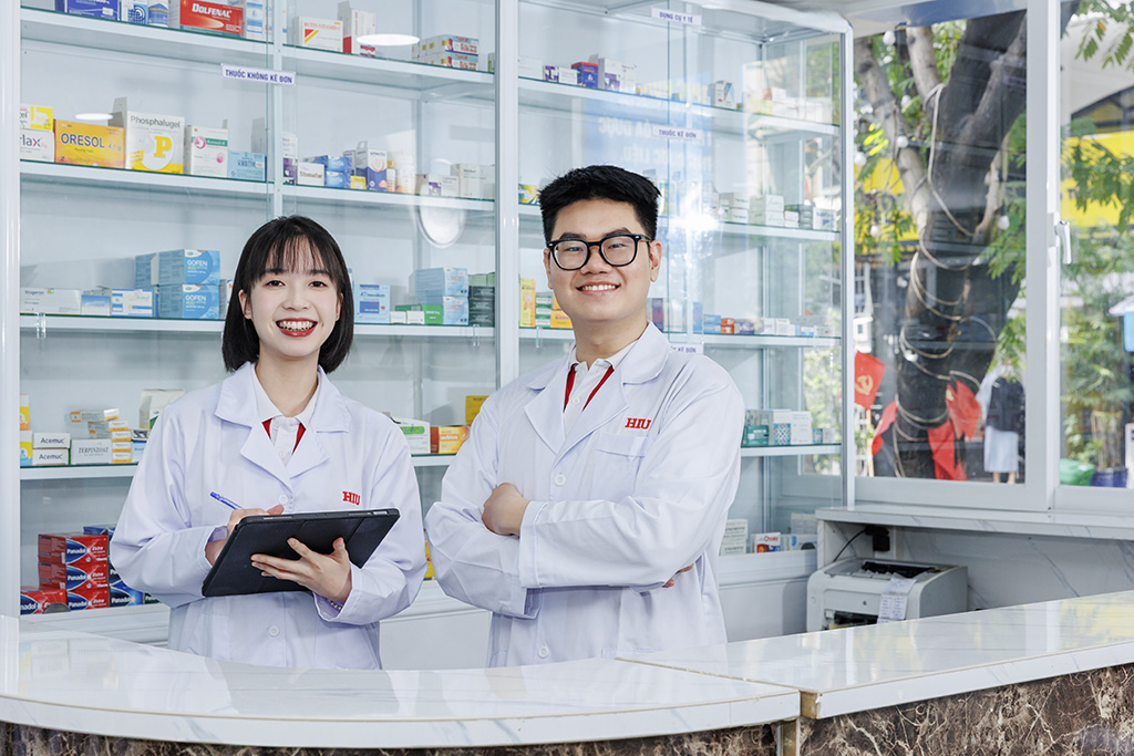 Ngay từ năm nhất, 88vv88 đã được tiếp cận 88vv11.com tại hệ thống phòng 88vv11.com, Nhà thuốc Hồng Bàng và Vườn Dược liệu của 88vv23.com