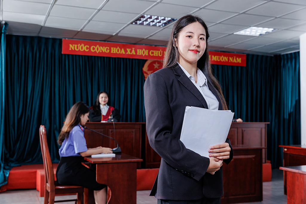 Trường 88vv 88vvv Hồng Bàng tuyển sinh ngành Luật kinh tế theo 6 phương thức xét tuyển