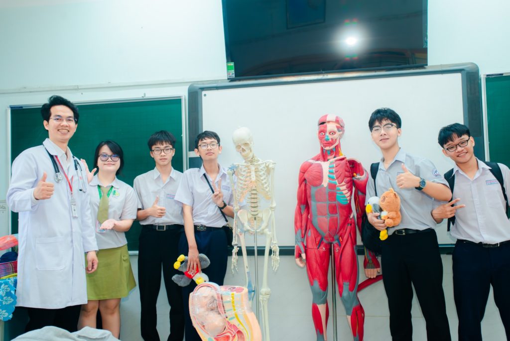 ngành nào ít bị AI thay thế