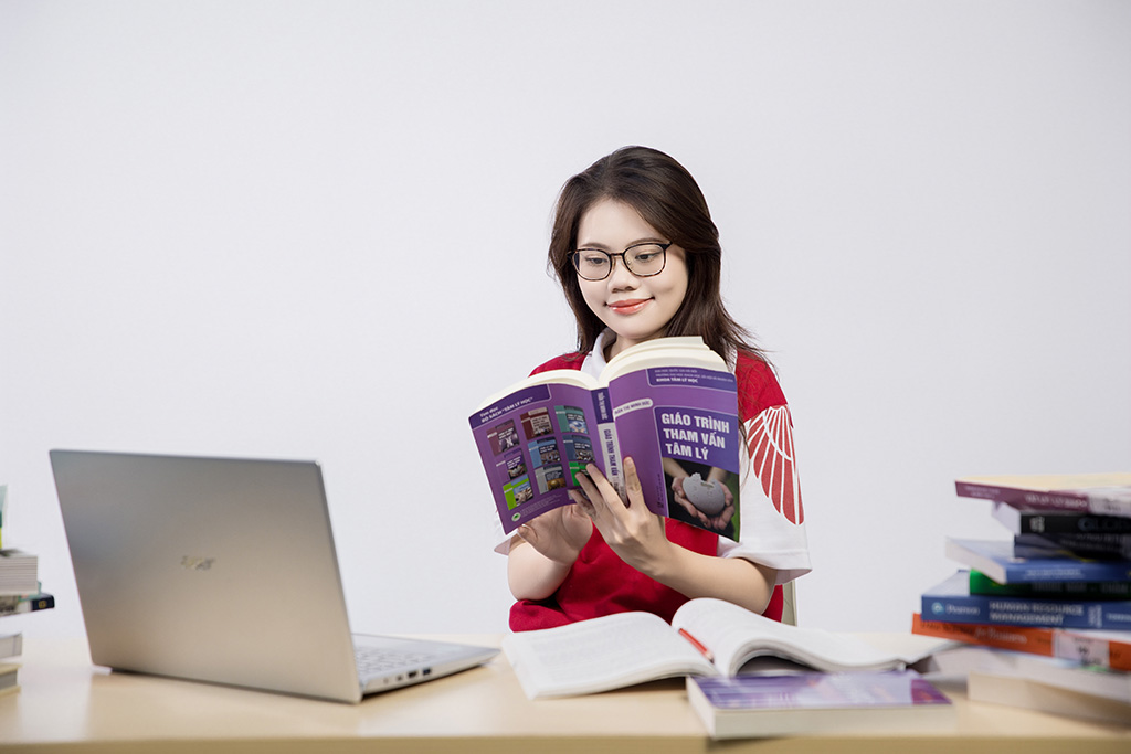 Trường 88vv 88vvv Trường 88vv 88vvv Hồng Bàng tuyển sinh ngành Tâm lý học bằng 6 phương thức