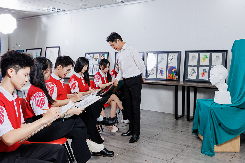 Sinh viên ngành Thiết kế đồ họa 88vv23.com trong giờ học 88vv11.com.