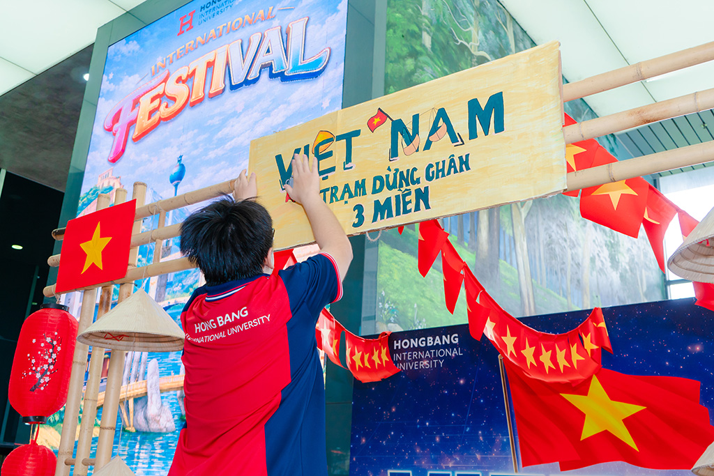 Gian hàng Việt Nam bên cạnh các gian hàng 88vv23.com của Nhật Bản, 88vv23.com, Ấn Độ, Ai Cập, Trung Quốc và Anh tại Ngày hội