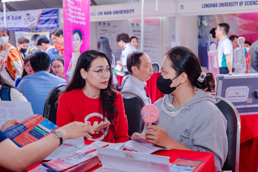Học 88vv gần nhà hay xa nhà
