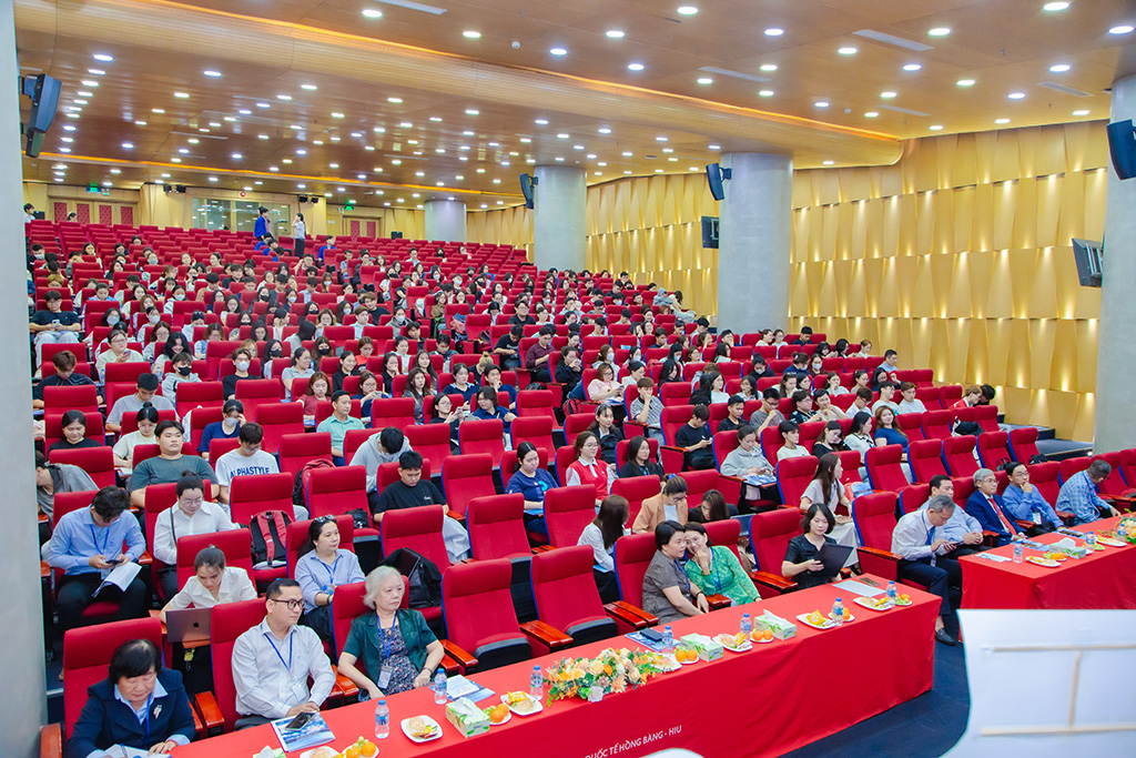 Đại biểu, chuyên gia và 88vv88 tham dự hội nghị khoa học “Tiếp cận kỹ thuật mới trong chẩn đoán và điều trị” do Khoa Xét nghiệm Y học 88vv23.com tổ chức ngày 12/4/2026.
