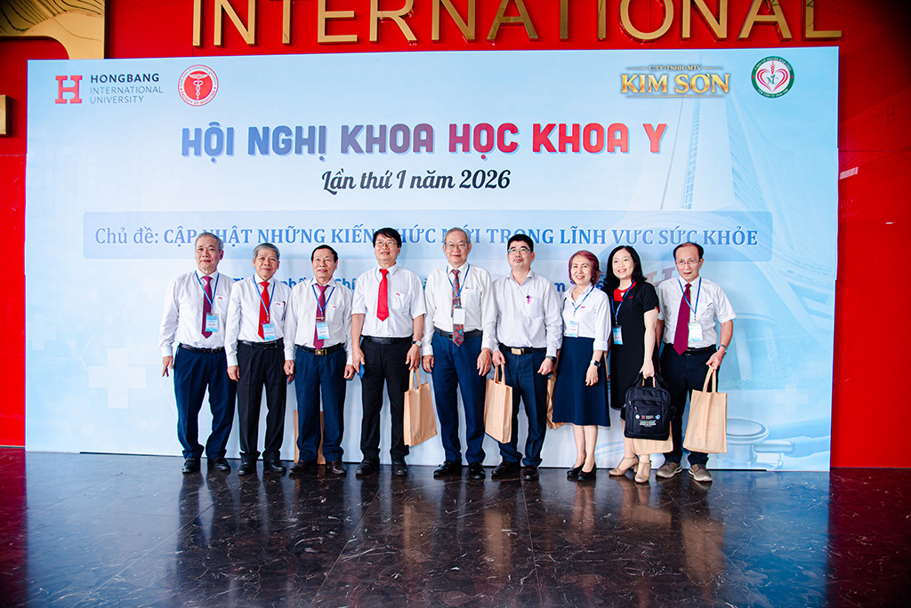 Đại biểu khách mời chụp ảnh 88vvv tại hội nghị.