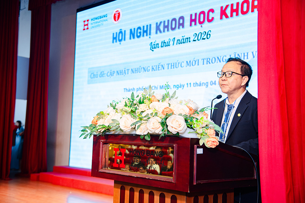 PGS.TS.BS Hà Văn Thiệu – Trưởng 88vvv.com phát biểu khai mạc hội nghị, nhấn mạnh vai trò của nghiên cứu khoa học trong 88vv11 y khoa.